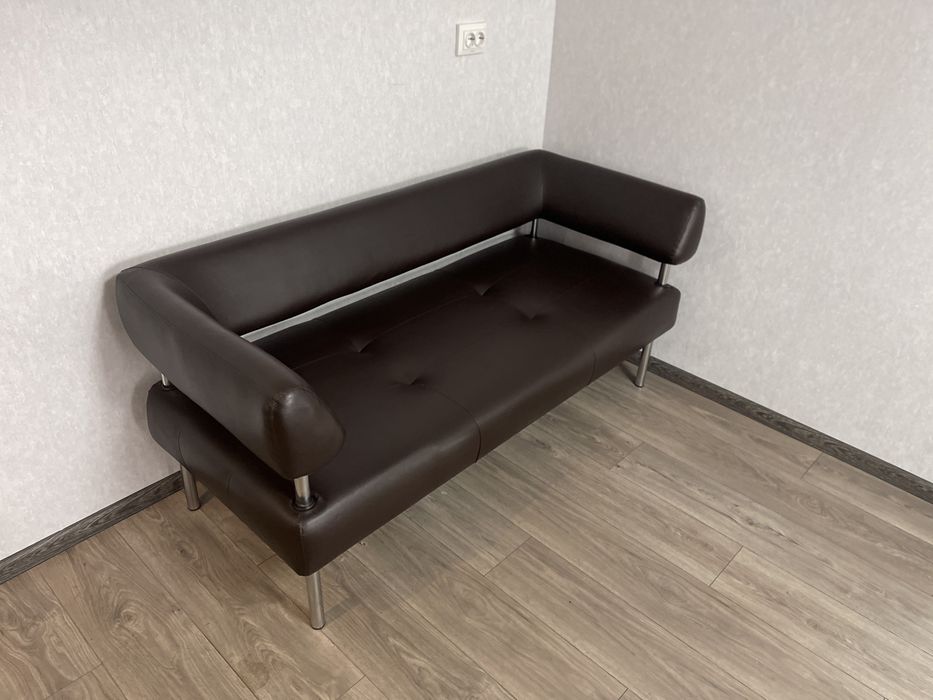 Продам кушетку офісну 160х70х70