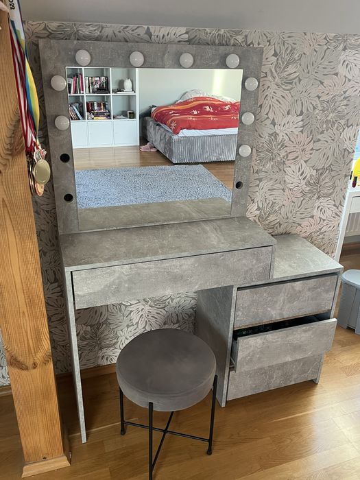 toaletka LED + stołek + dywanik