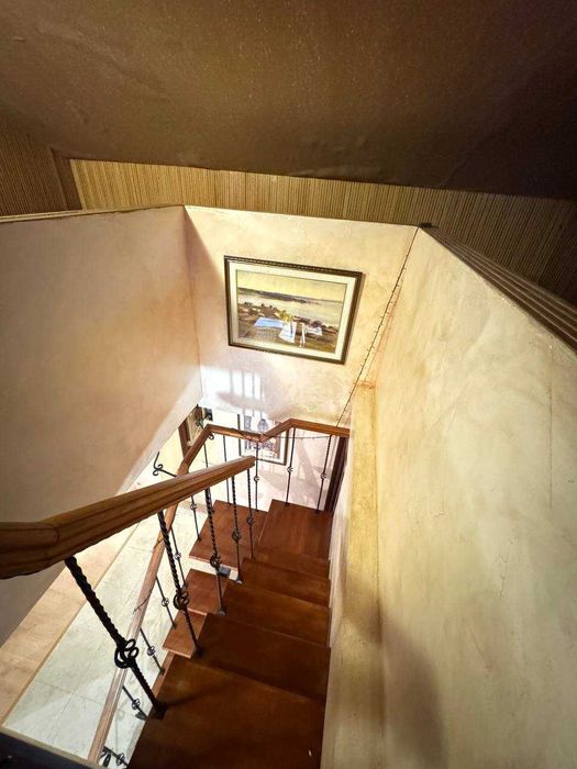 Продам сучасний 2-поверховий будинок у с. Кочережки