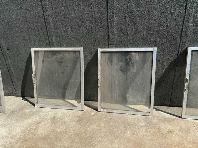 Vendo Janelas de Alumínio