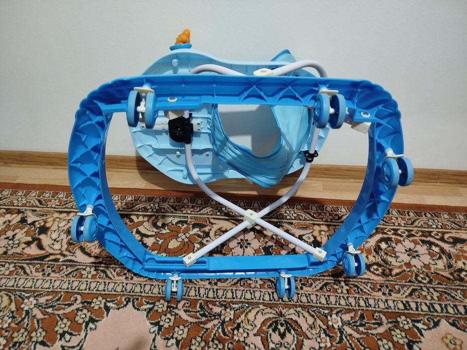 Дитячі ходунки  (ходульки) у відмінному стані блакитні