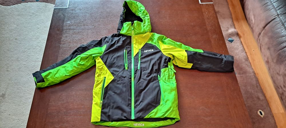 Kurtka narciarska Nevica rozmiar 122-128, wiek 7-8 lat.