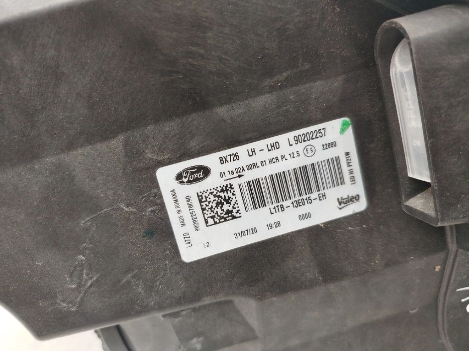 Ótica / farol esquerda FORD Puma (J2K, CF7)