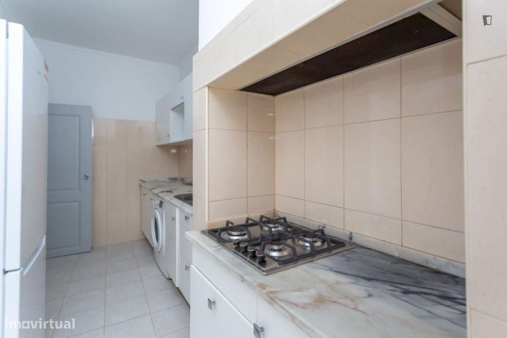 Apartamento com 5 quartos - localizado em Anjos Lisbon