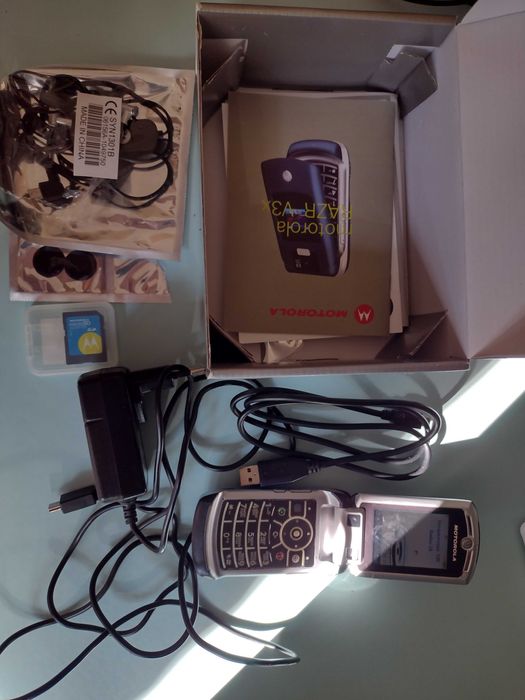 Телефон Motorola Razr V3x.