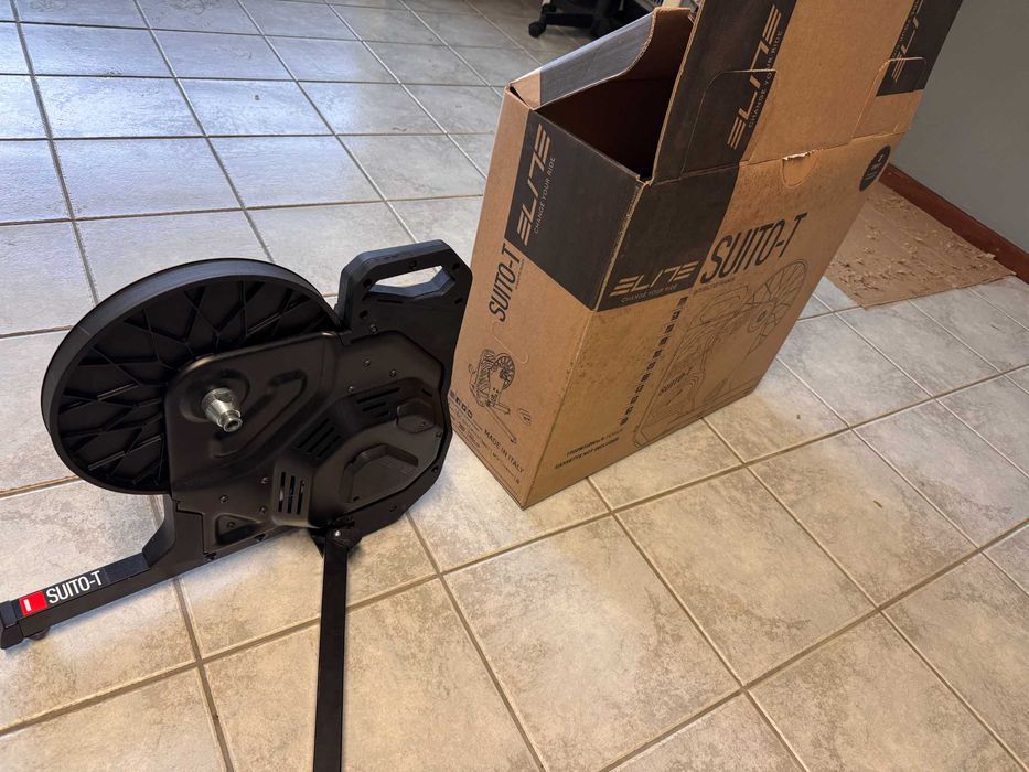 Rolo de treino interativo ELITE SUITO T com cepo e cassete Shimano