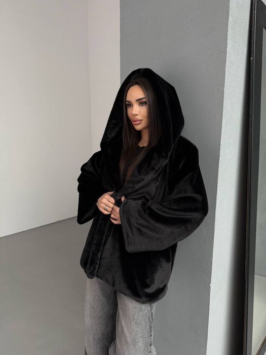 Шуба мутон з капюшоном зимова