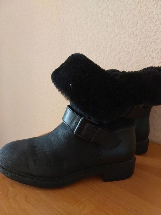 Ботинки,  сапожки,  напівчоботи.