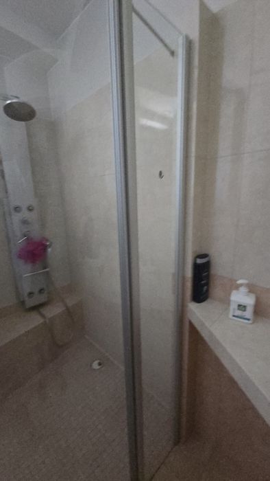 Kabina prysznicowa, umywalka, wc