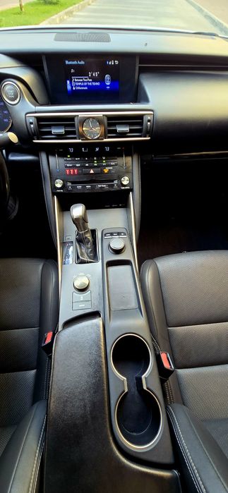 Lexus is300 2.0 2017 ідеал