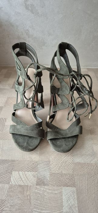 Sandały na obcasie New Look rozm. 36