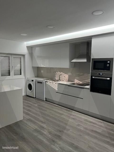 Nova Oportunidade Na Torre Da Marinha- Seixal  T2 Totalmente Remodela