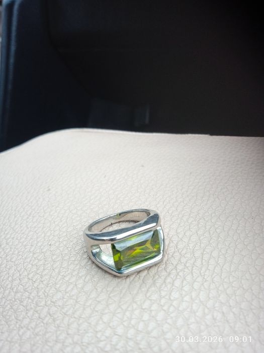 Обручка з камнем