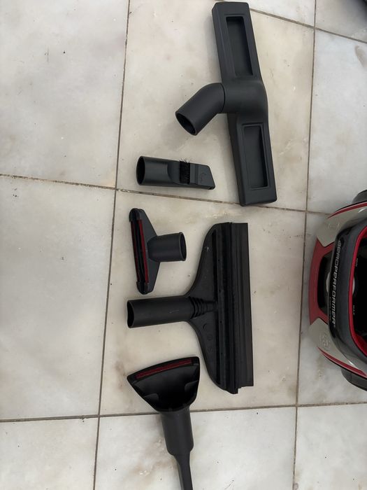 Aspirador AEG com acessórios