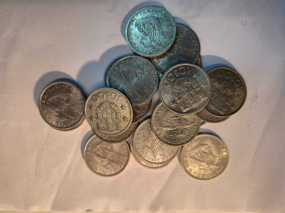 10 Escudos Coins
