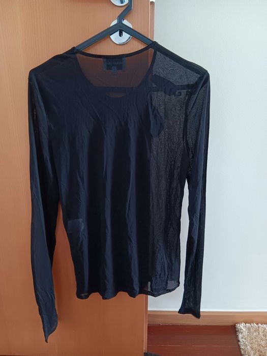 Camisola preta com desenhos