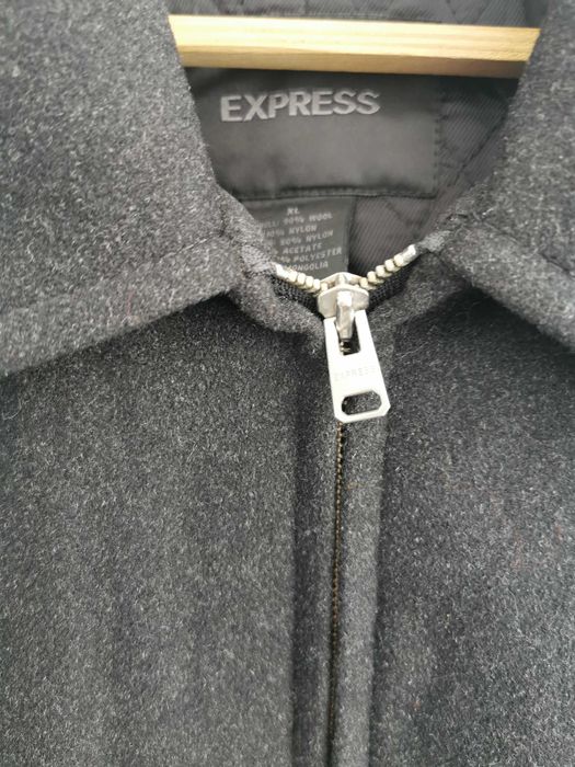 Чоловіче полупальто бренду Express