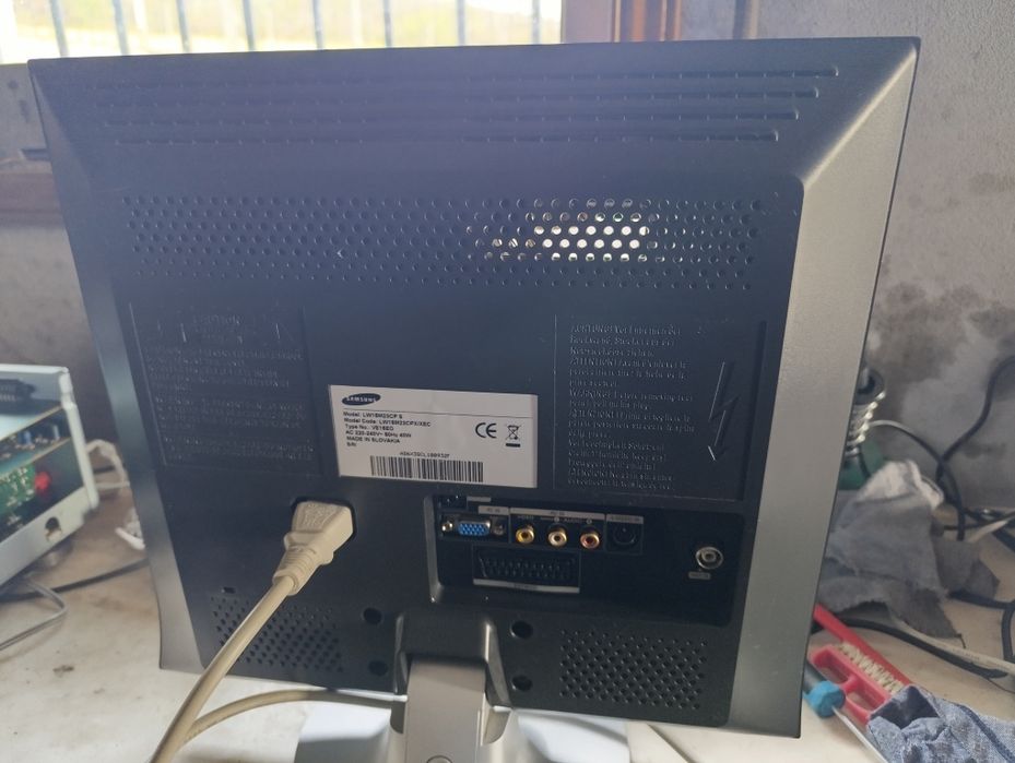 TV monitor LCD, a funcionar bem.