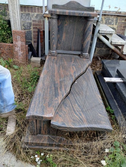 nagrobek - Gnejs - kompletny