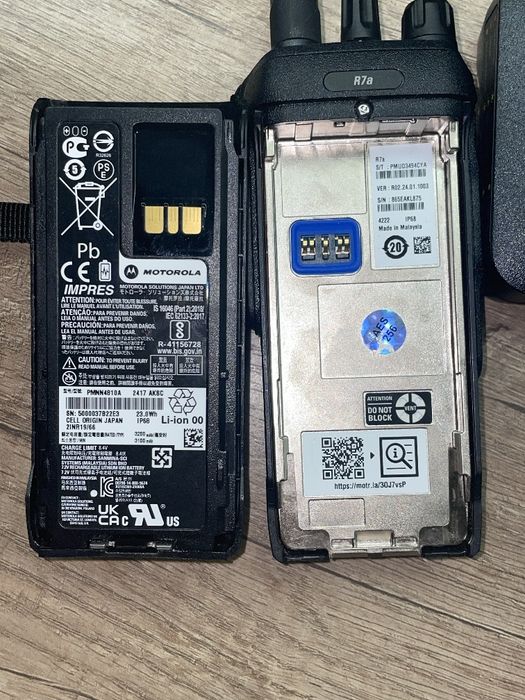 Продам рацію Motorola R7a VHF AES 256 + зарядка (стакан)
