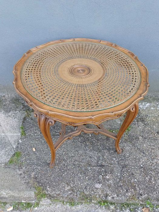 Mesa romântica em madeira