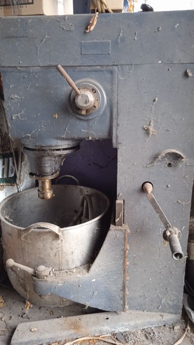 Промислова тістомішка/кремозбивалка Keripar Savaria NH-60