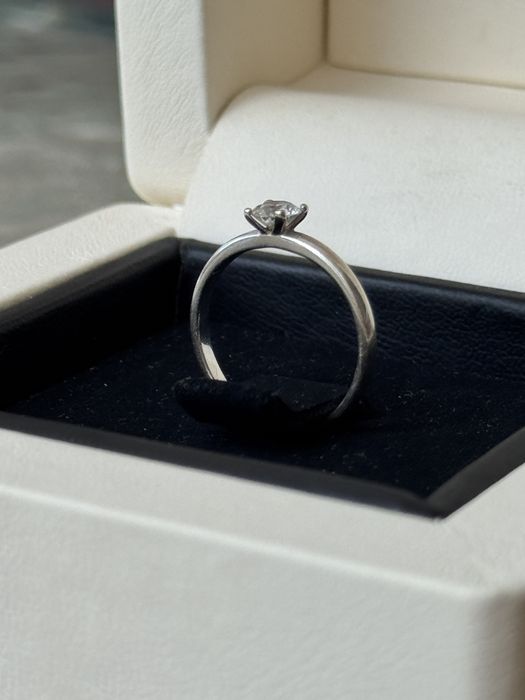 Каблучка SOVA з діамантом GIA 0,33 ct G/VVS2 | Біле золото 585