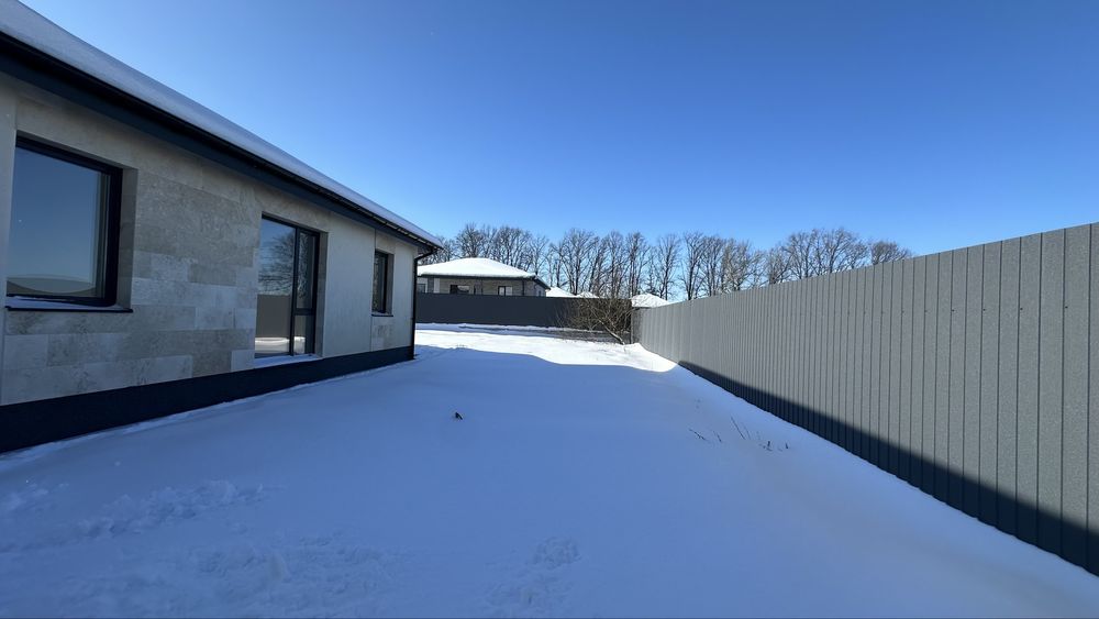 Одноповерховий будинок з частковим ремонтом.