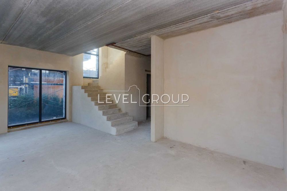 Продаж будинку у клубному містечку. Романків!