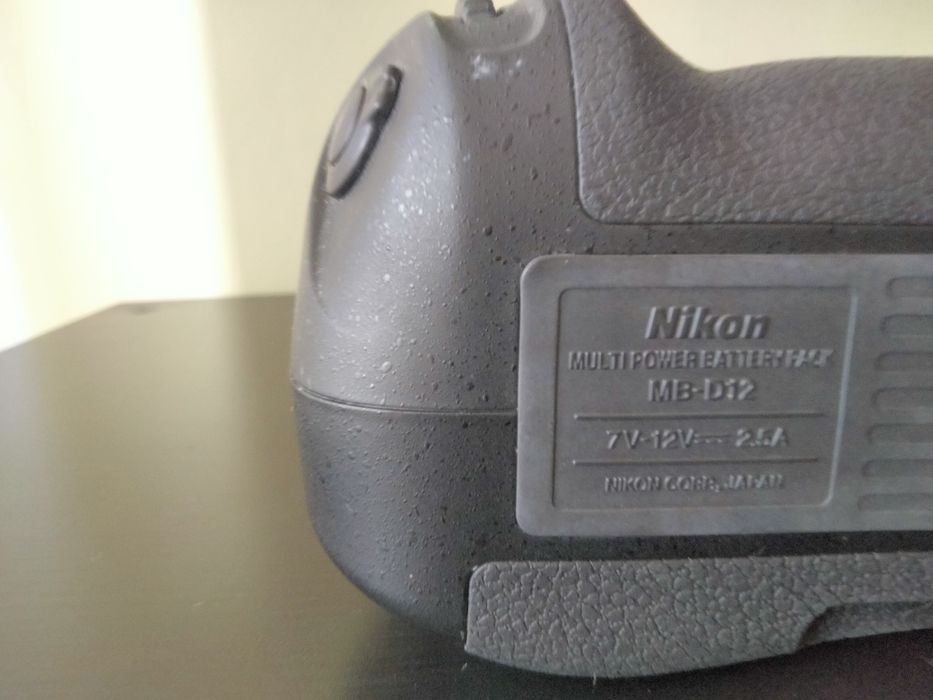 Battery hand grip da Nikon MB-12 como novo