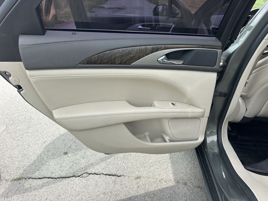 Lincoln MKZ 2.0 EcoBoost - 12 тис. долл.