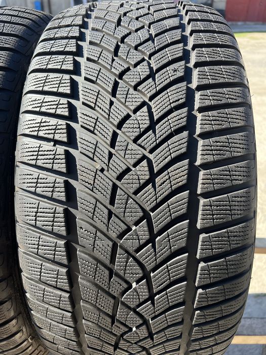 Шини 275/35/21 ЯК НОВІ‼️ 8+mm‼️Goodyear‼️;зимові;резина склад R21