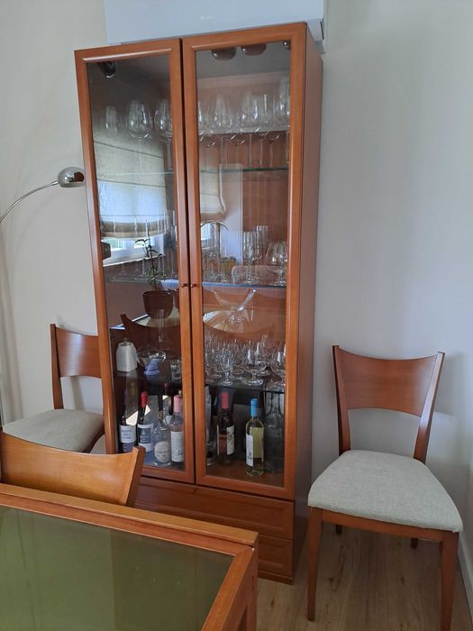 Cadeira de sala jantar em madeira