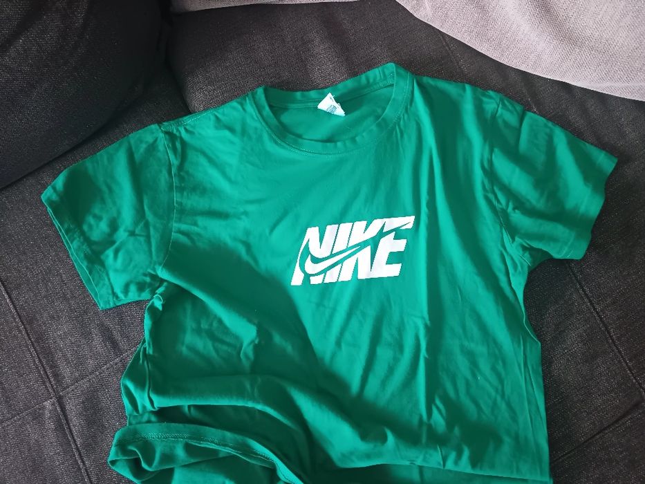 T'sirt Nike nova