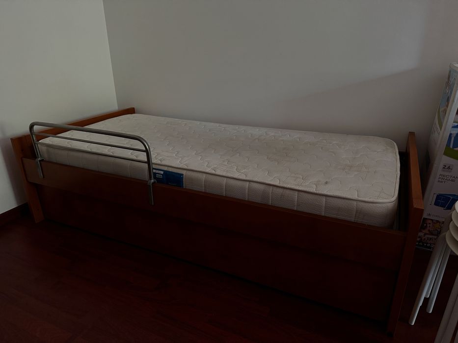 Cama de solteiro dupla