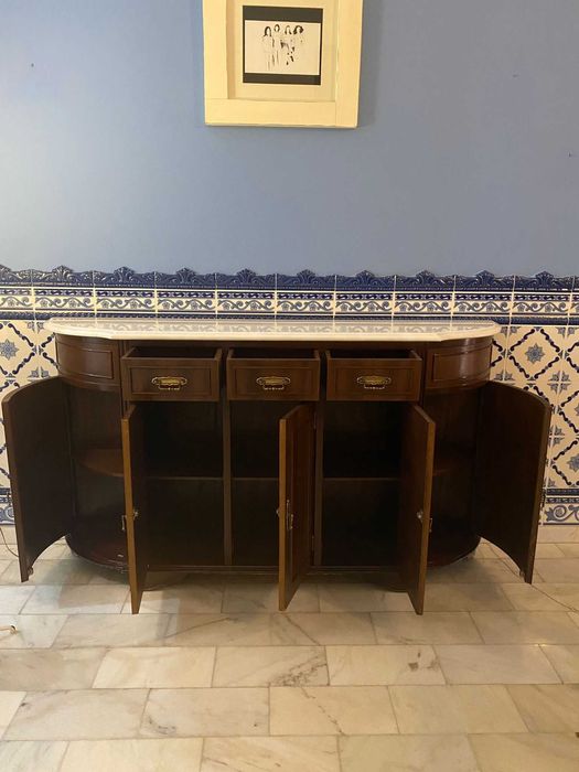 Aparador Clássico — Elegância e Funcionalidade para a Sua Casa