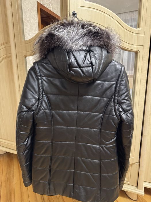 Куртка зимова шкіряна жіноча