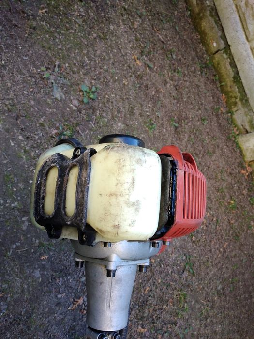 Nożyce spalinowe do żywopłotu na wysięgniku