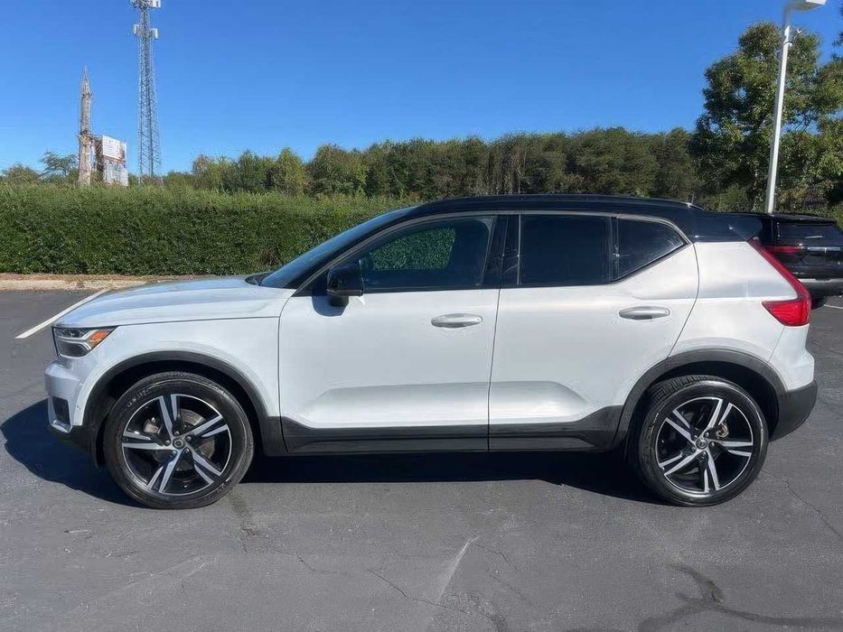 Volvo XC40 T5 R-Design      2022