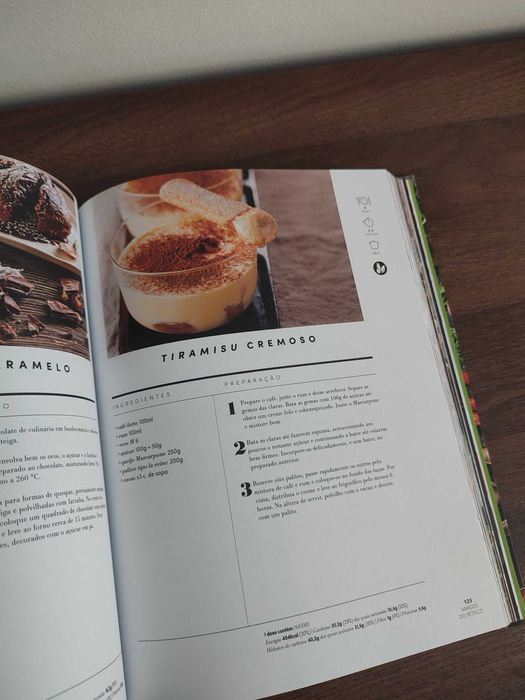 Livro "À mesa com o pingo doce"