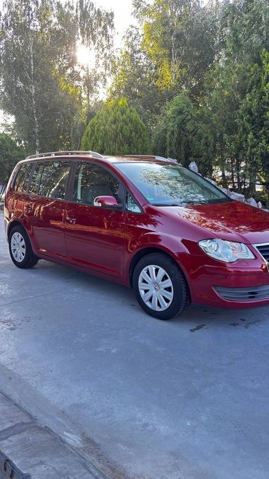Продаю Volkswagen Touran 1.6mpi