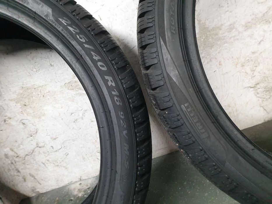 Dwie Opony zimowe Demo 225/40R18 8,8mm Pirelli Winter 2 Cinturato