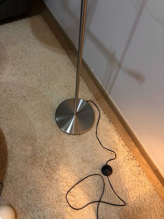candeeiro de pé em aço e oscilante