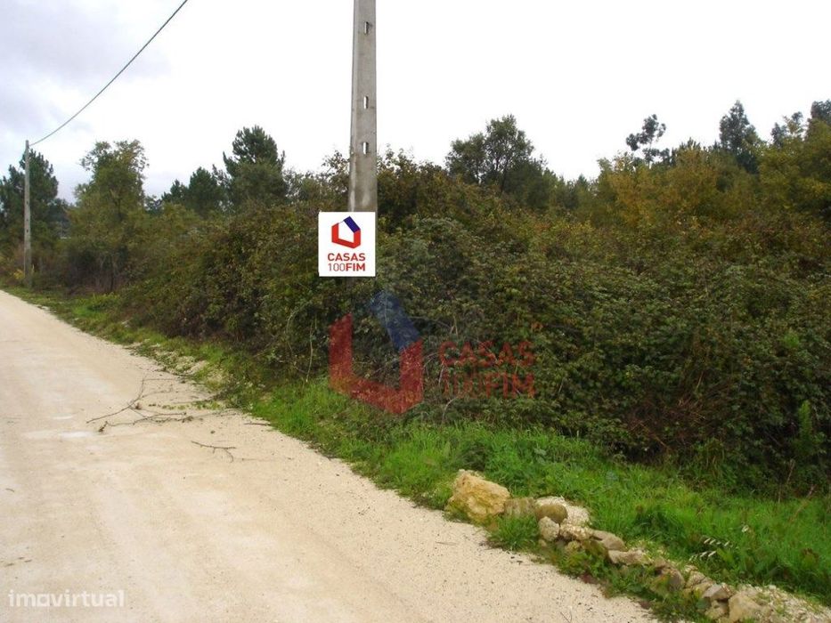 - BAIXA DE PREÇO - Terreno com 2880 m2 com bons acessos.