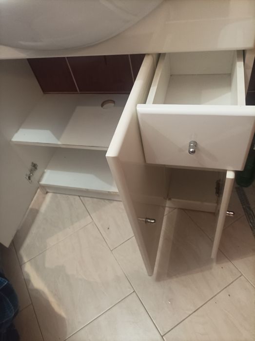 Szafką z umywalką+lustro z szafką