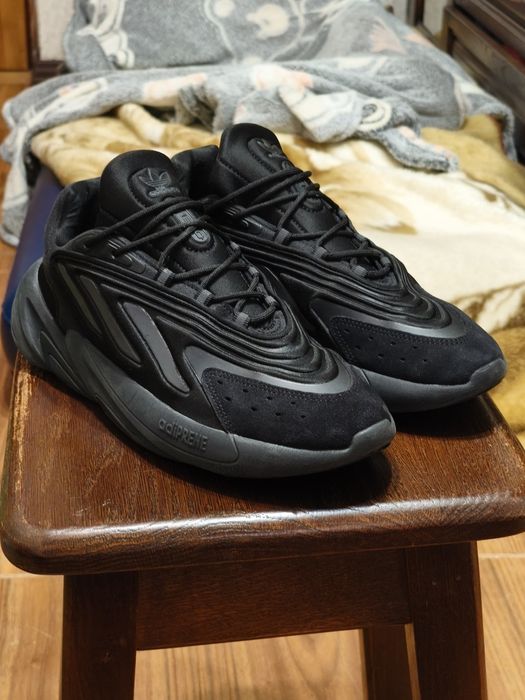 Кросівки Adidas Ozelia 45р
