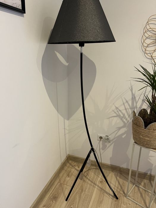Lampa stojaca szara