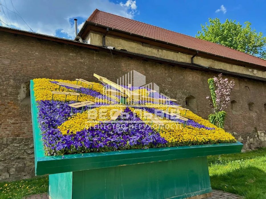 Продаж автентичної квартири з неймовірним видом в центрі