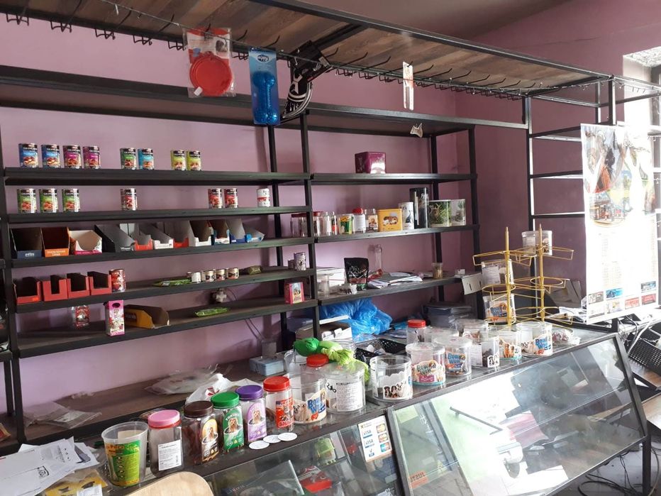 Kompletne regaly ścienne i oszklone