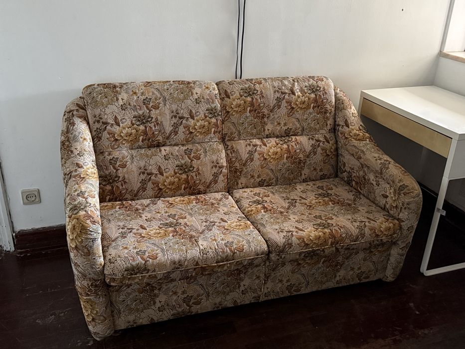 Sofá em bom estado 25€